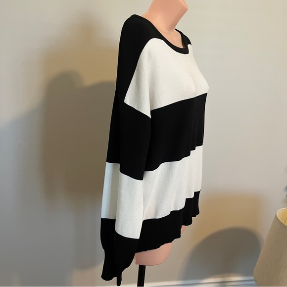 Melanie Lynn Black and White Striped Sweater Size Large. - Picture 2 of 7